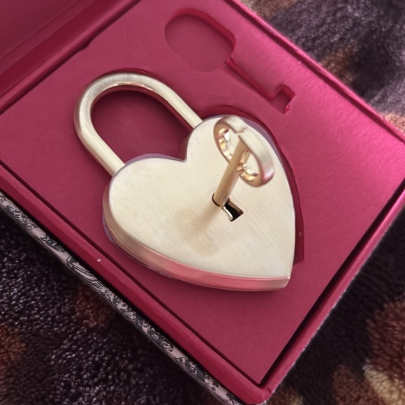NEW IN BOX Dior Gold Heart Lock & Key Set - Picture 6 of 7